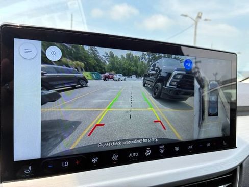Used 2025 Ford Escape SE w/ PHEV Premium Package FWD image 33