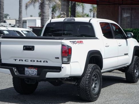 Used 2021 Toyota Tacoma TRD Off-Road w/ Technology Package AWD/4WD image 10