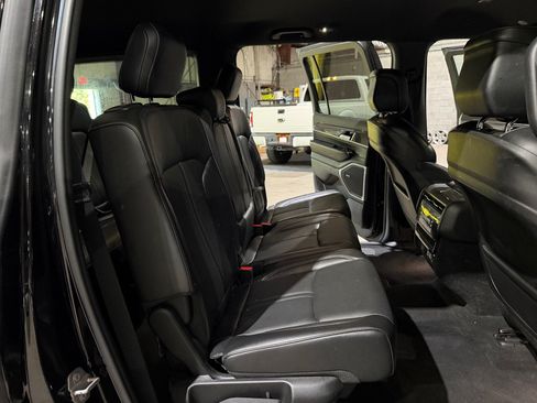 Used 2022 Jeep Wagoneer Series II AWD/4WD image 22