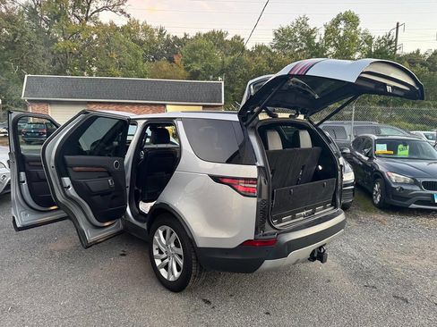 Used 2017 Land Rover Discovery HSE image 10
