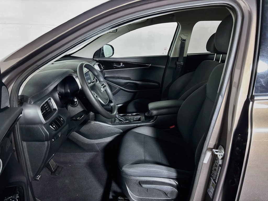 Used 2020 Kia Sorento FWD V6 image 11
