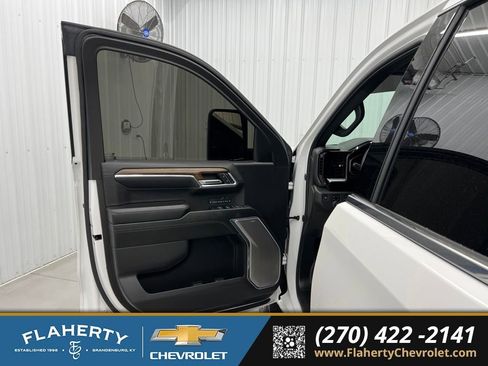 Used 2024 Chevrolet Silverado 1500 High Country w/ High Country Premium Package AWD/4WD image 8