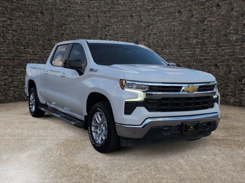 Used 2025 Chevrolet Silverado 1500 LT AWD/4WD image 2