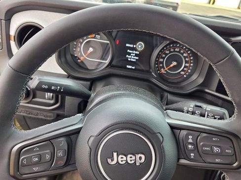 Used 2025 Jeep Wrangler Sport S image 14