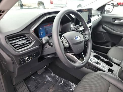 Certified 2024 Ford Escape SE image 24