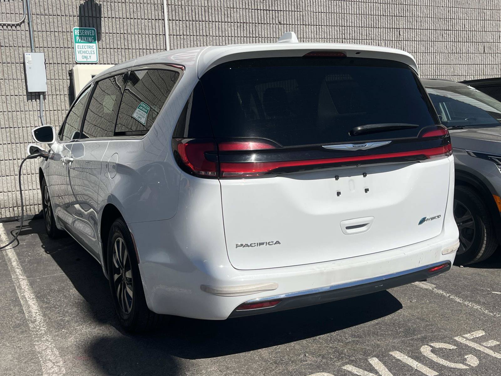 Used 2022 Chrysler Pacifica Touring-L FWD image 5