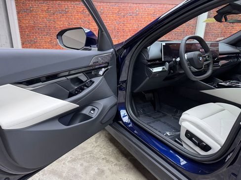 New 2026 BMW 530i xDrive w/ Premium Package AWD/4WD image 8
