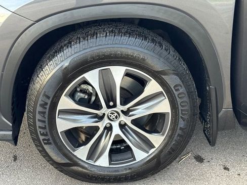 Used 2023 Toyota Highlander XLE image 23