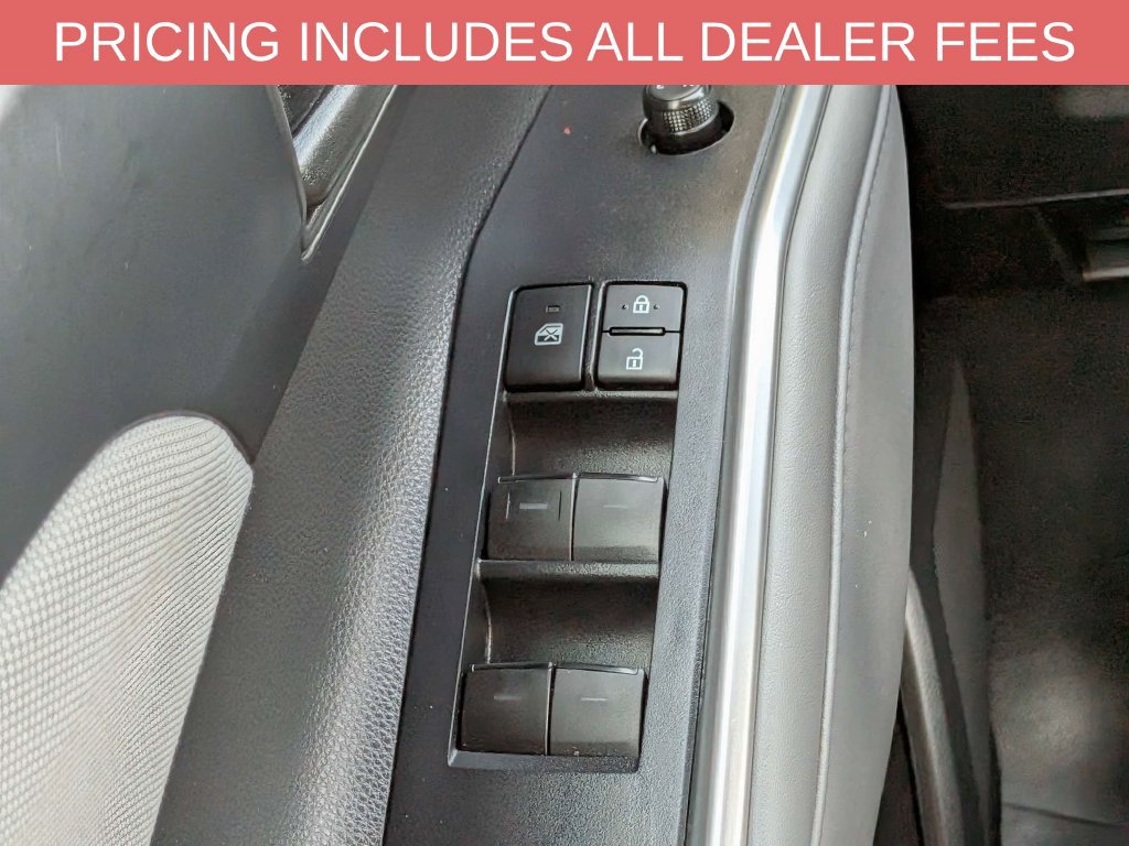 Used 2022 Toyota Highlander LE FWD image 25