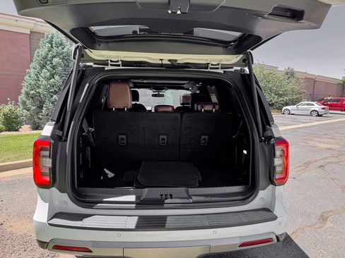 Used 2022 Ford Expedition Limited AWD/4WD image 9