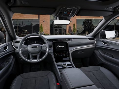 New 2025 Jeep Grand Cherokee L Altitude image 14