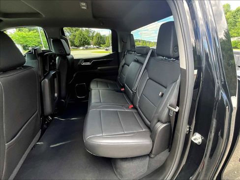 Used 2024 GMC Sierra 1500 SLT image 15