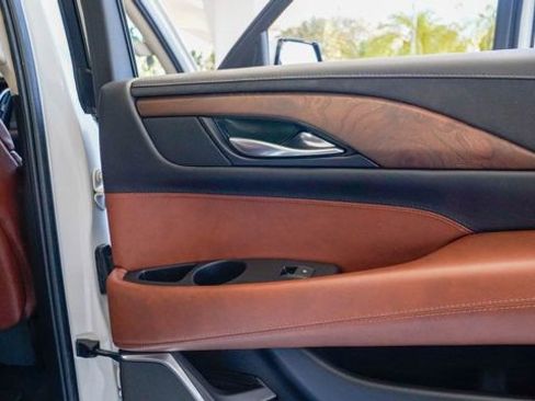 Used 2019 Cadillac Escalade ESV Premium Luxury image 87