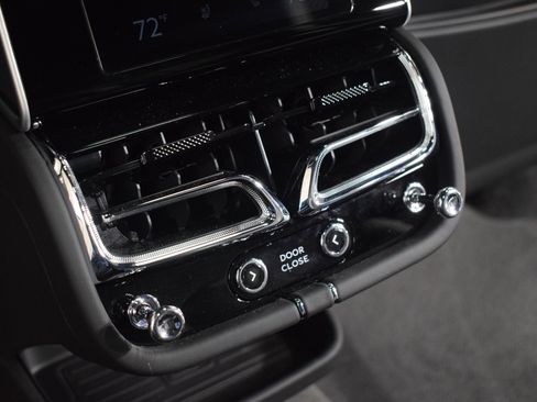 New 2024 Bentley Bentayga Extended Wheelbase image 23