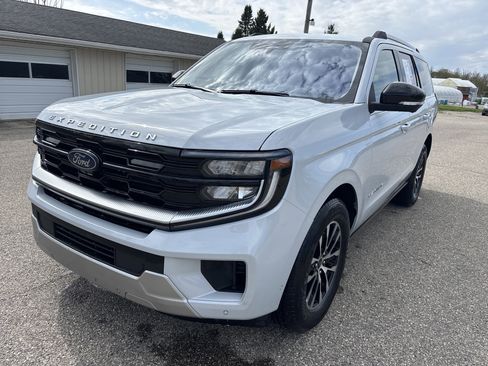 Used 2025 Ford Expedition Platinum AWD/4WD image 10