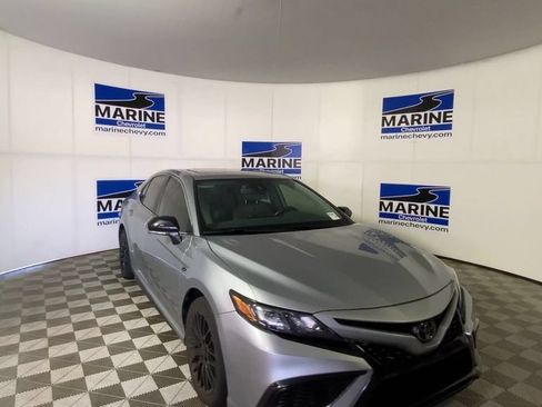 Used 2024 Toyota Camry SE w/ Cold Weather Package FWD image 4