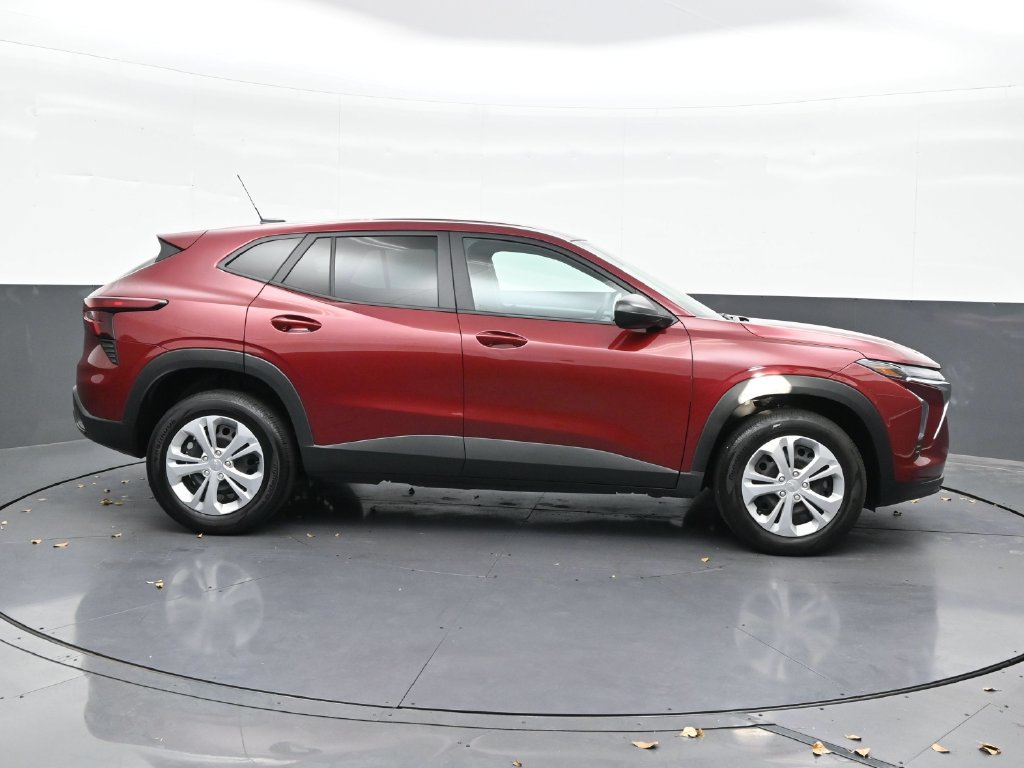 Used 2025 Chevrolet Trax LS FWD image 7