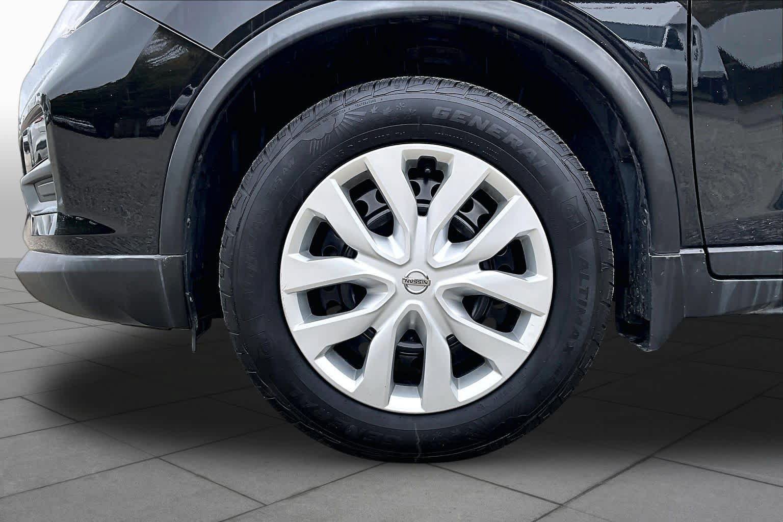 Used 2019 Nissan Rogue S AWD/4WD image 11