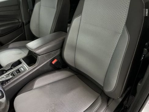 Used 2019 Ford Escape SE image 18