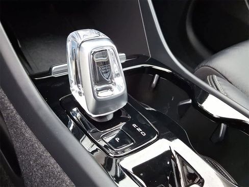 Used 2023 Volvo XC40 B5 Ultimate w/ Protection Package Premier image 12