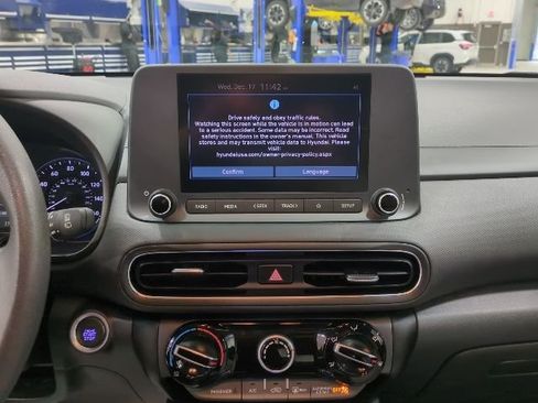 Used 2023 Hyundai Kona SEL image 11