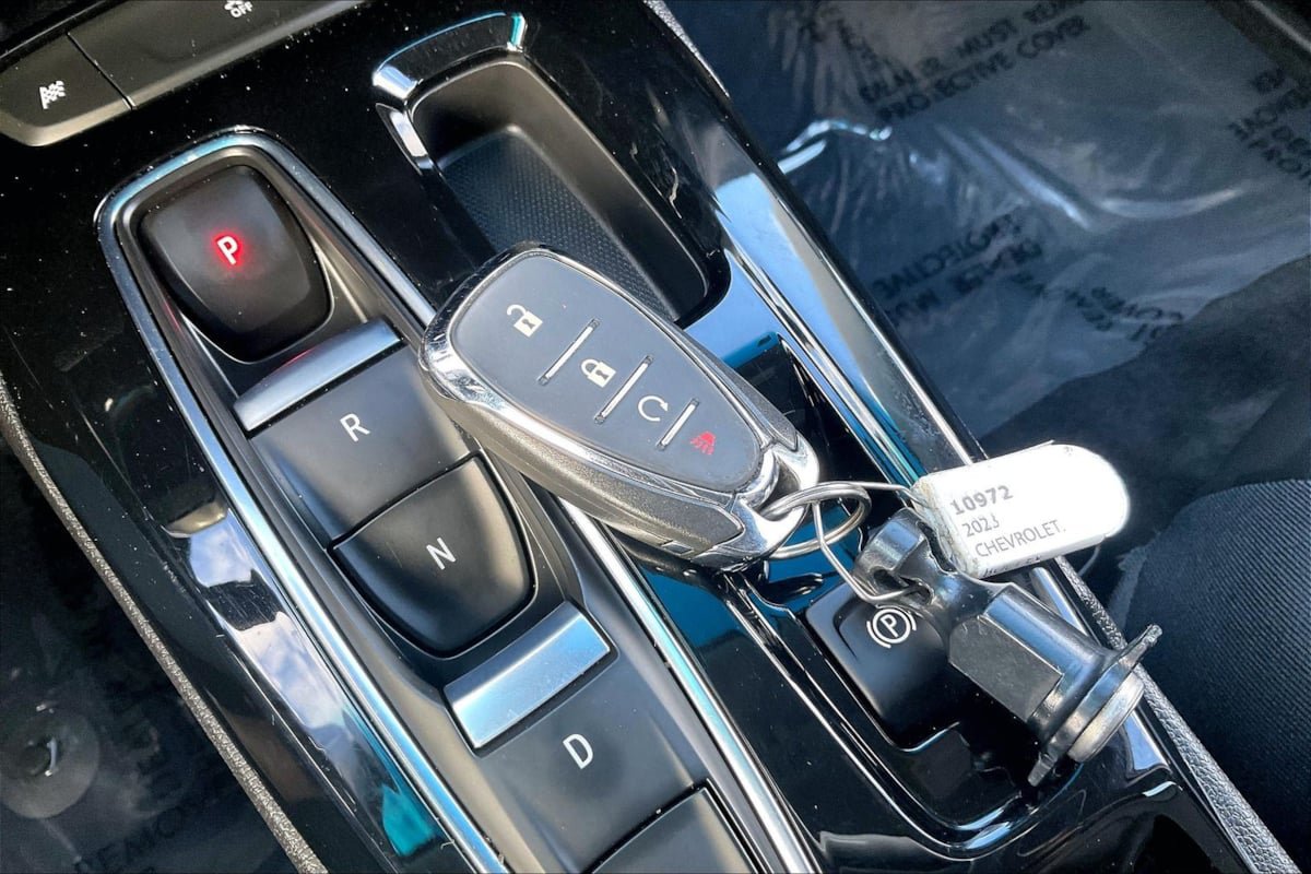 Used 2023 Chevrolet Bolt LT w/ Infotainment Package FWD image 10