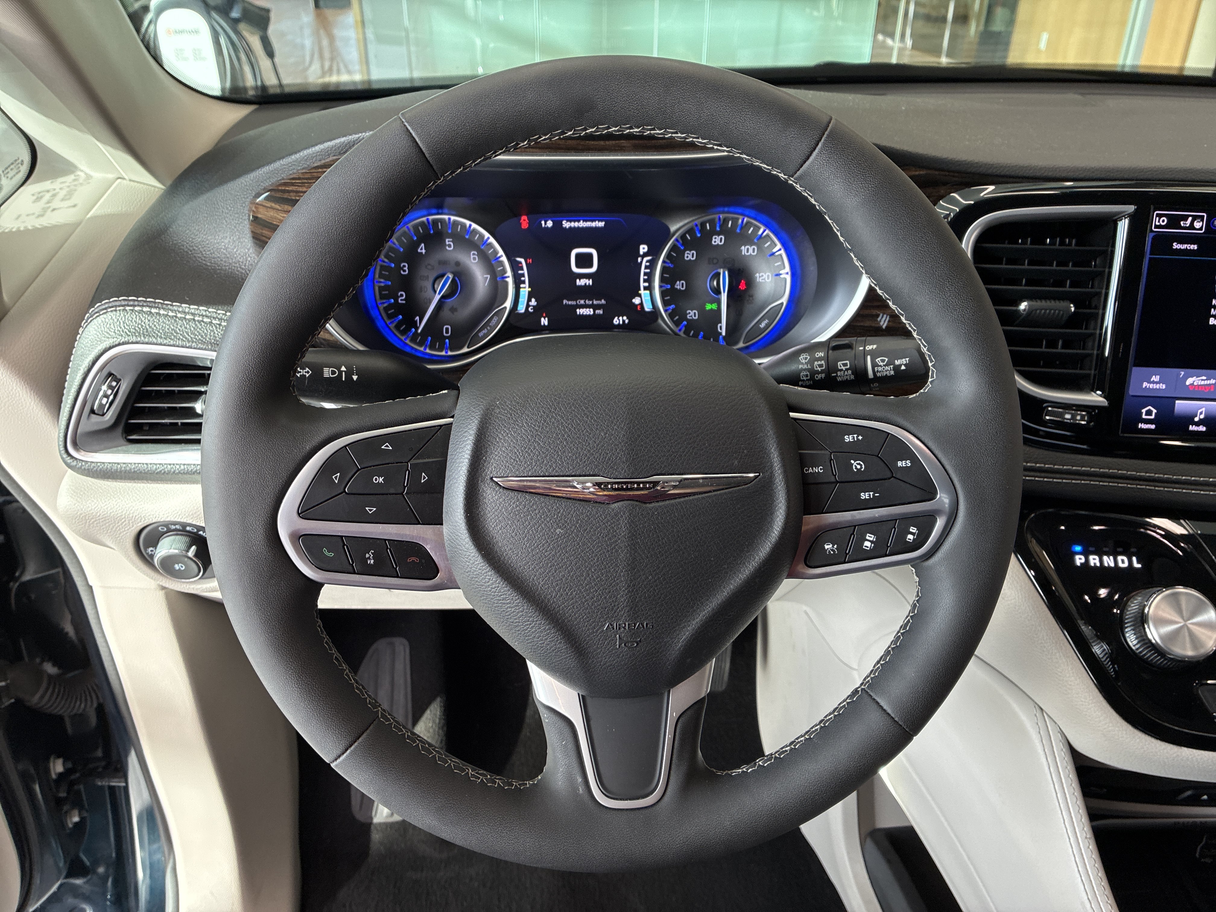 Certified 2023 Chrysler Pacifica Limited w/ Uconnect Theater Family Group AWD/4WD image 32