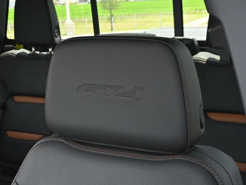 Used 2024 GMC Sierra 2500 AT4 w/ AT4 Premium Plus Package AWD/4WD image 43