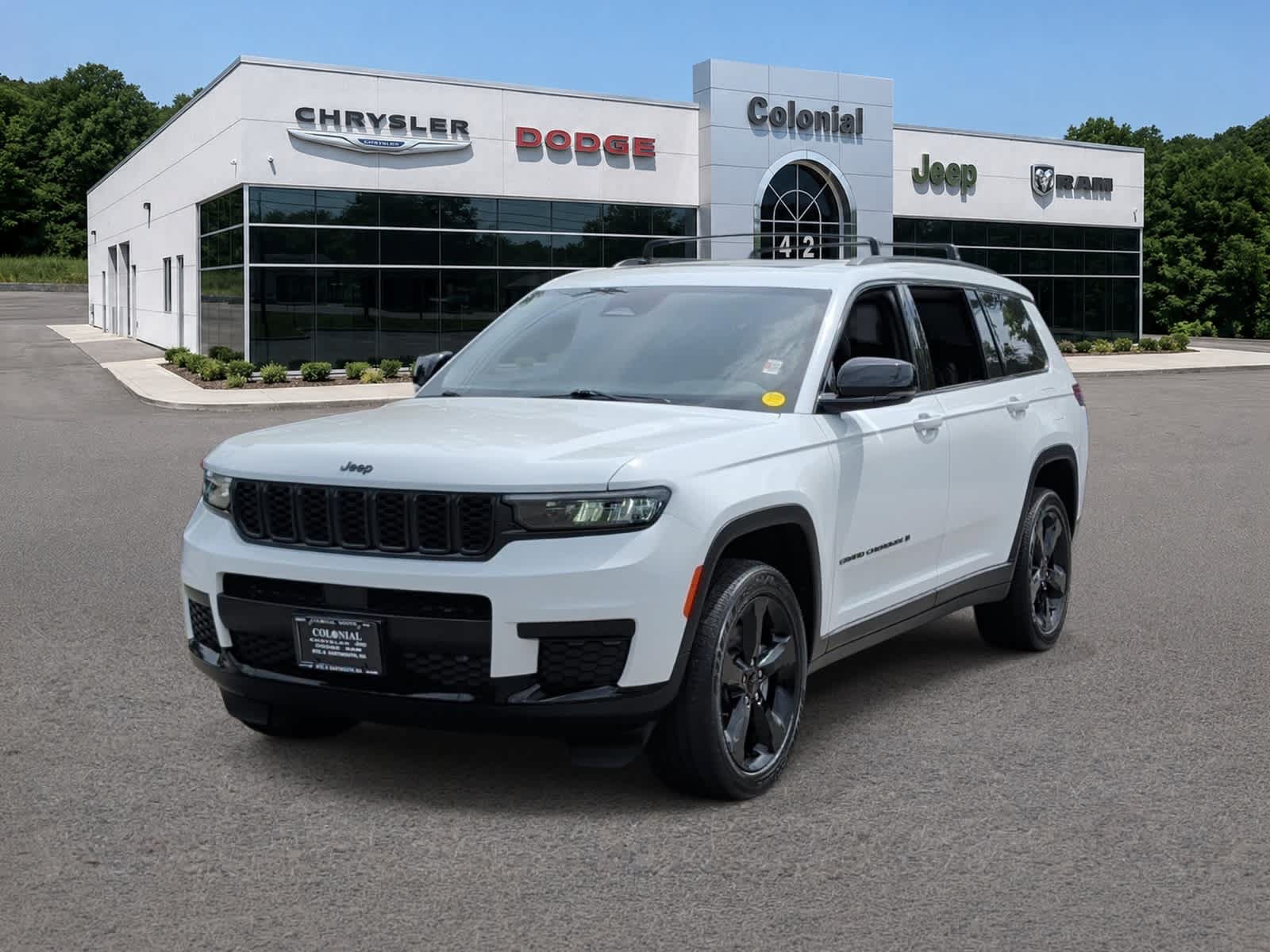 Used 2023 Jeep Grand Cherokee L Laredo AWD/4WD image 1