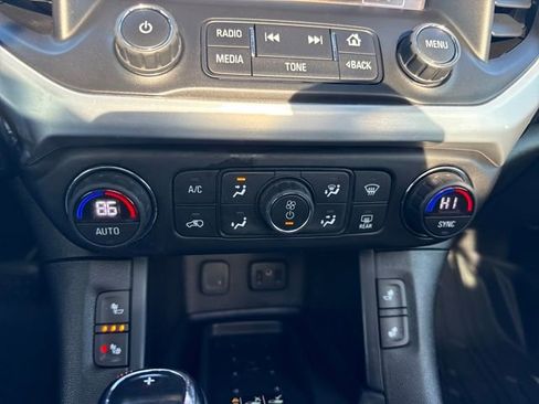 Used 2018 GMC Acadia SLT image 37