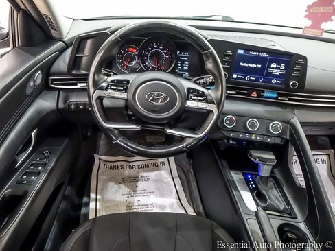 Used 2022 Hyundai Elantra SEL FWD image 17