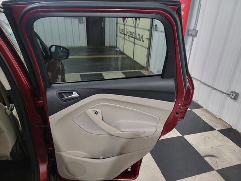Used 2018 Ford Escape SE FWD image 17