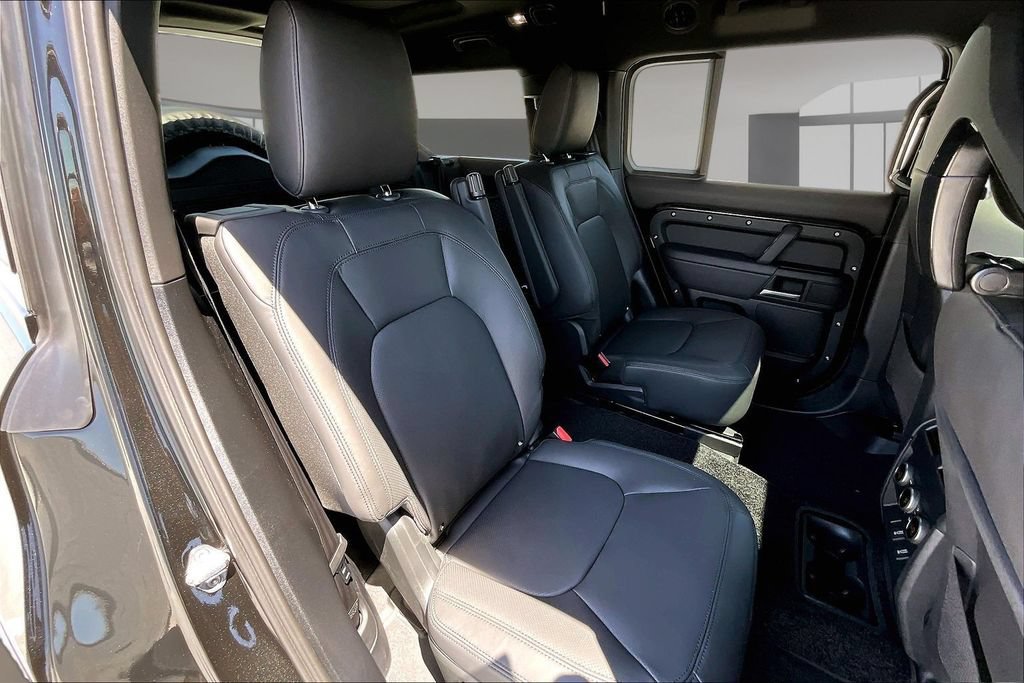 New 2026 Land Rover Defender 130 X-Dynamic SE AWD/4WD image 10