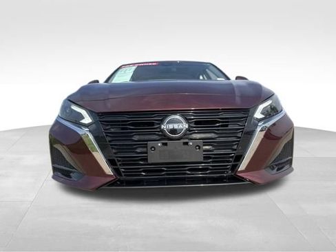 Used 2023 Nissan Altima 2.5 SV w/ SV Premium Package FWD image 3