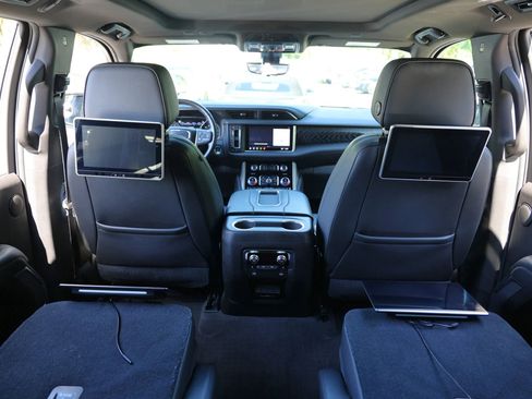 Used 2021 GMC Yukon XL Denali w/ Denali Premium Package AWD/4WD image 34