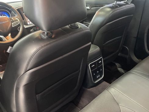 Used 2017 Chrysler 300 C image 35