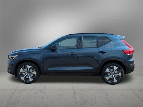 New 2026 Volvo XC40 B5 Core w/ Protection Package Premier image 3