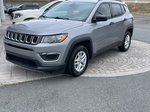 Used 2018 Jeep Compass Sport image 4