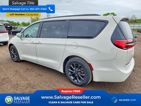 Used 2021 Chrysler Pacifica Touring-L w/ Uconnect Theater Family Group FWD image 3