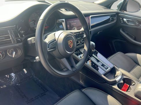 Certified 2024 Porsche Macan S AWD/4WD image 4