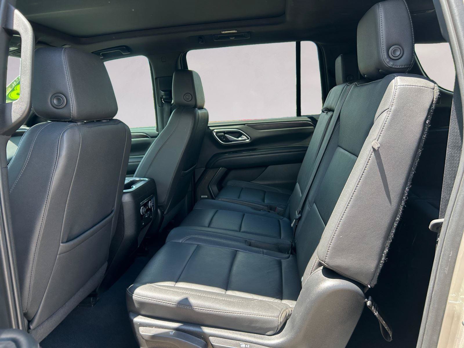 Used 2023 Chevrolet Suburban Z71 AWD/4WD image 13