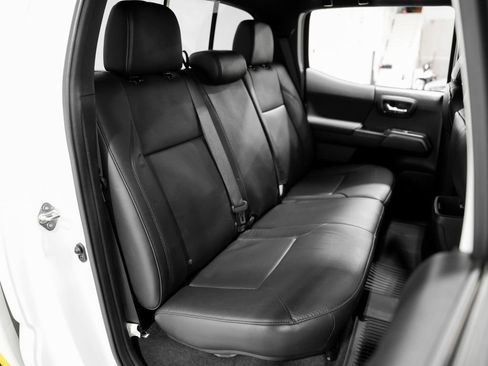 Used 2021 Toyota Tacoma TRD Off-Road w/ TRD Premium Off Road Package image 33