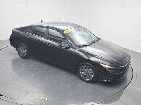 Used 2024 Hyundai Elantra SEL FWD image 47