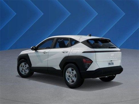 Certified 2025 Hyundai Kona SE image 7