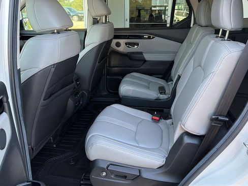 Used 2025 Honda Pilot Touring image 11