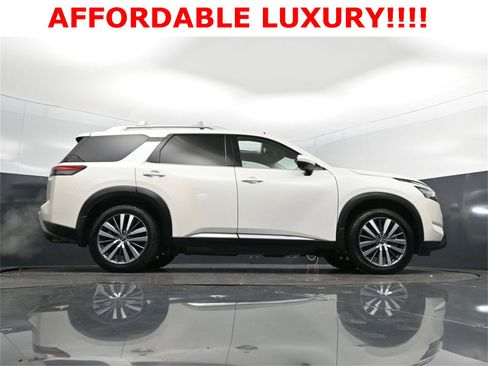 Used 2022 Nissan Pathfinder Platinum w/ Cargo Package image 46
