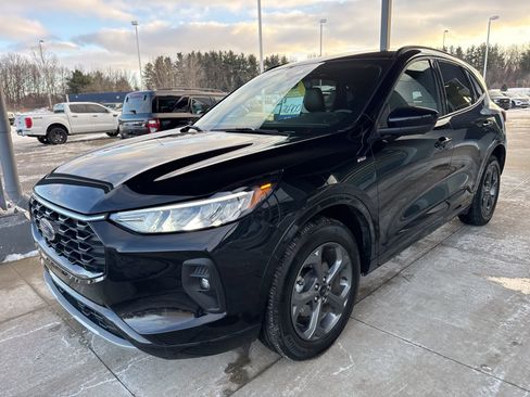 Certified 2024 Ford Escape ST-Line Select w/ Tech Pack #2 image 3