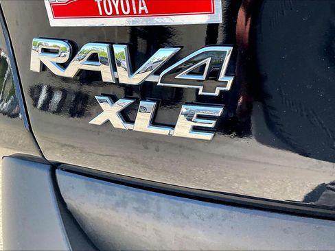 Used 2024 Toyota RAV4 XLE FWD image 8