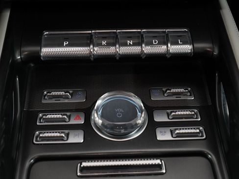Used 2025 Lincoln Nautilus Premier AWD/4WD image 15