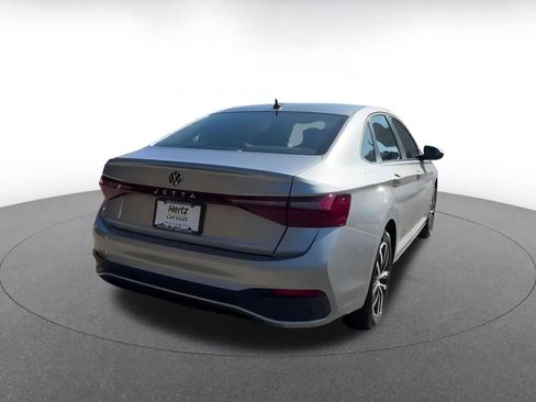 Used 2025 Volkswagen Jetta SE image 14